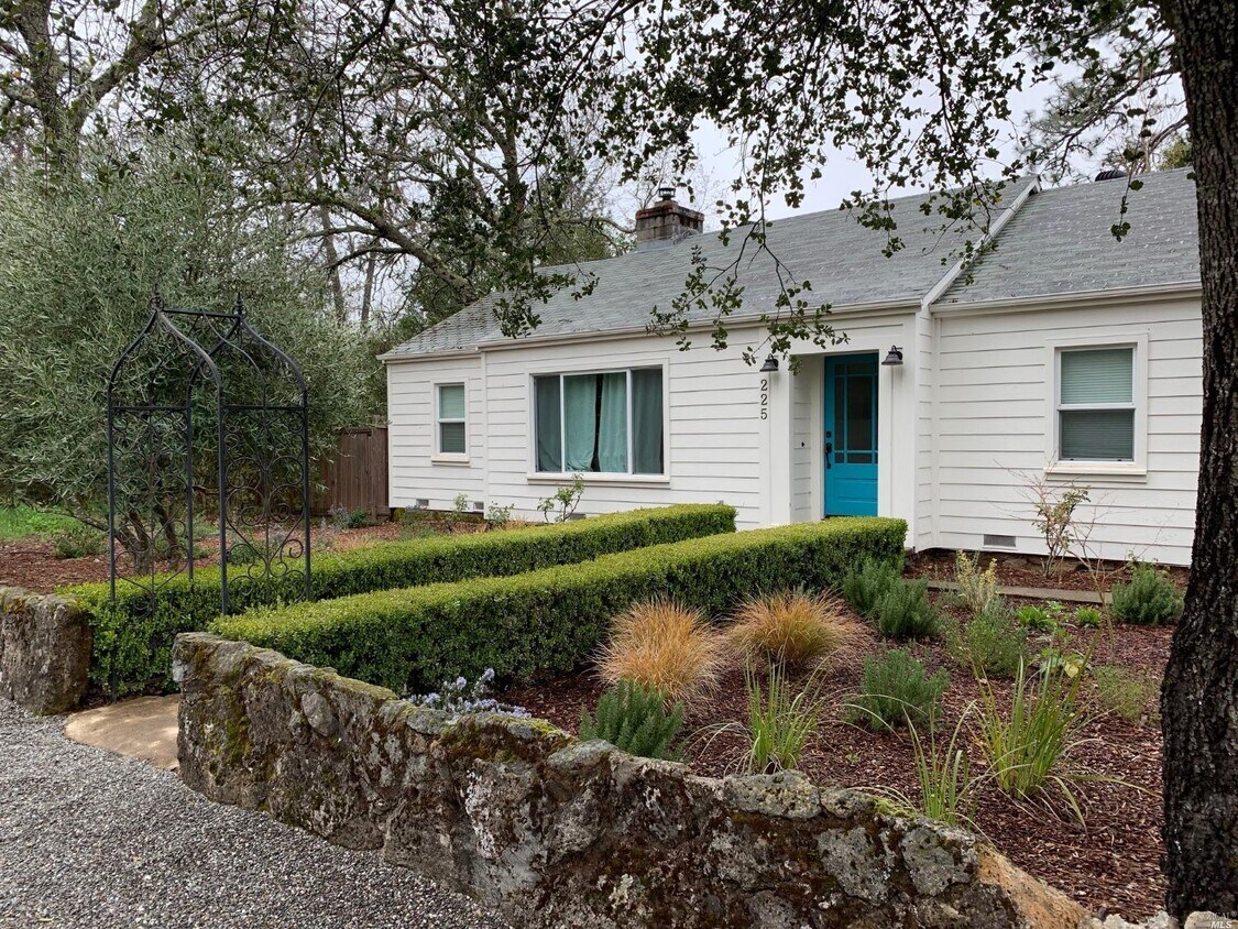 Primary Photo - 225 Mariposa Dr