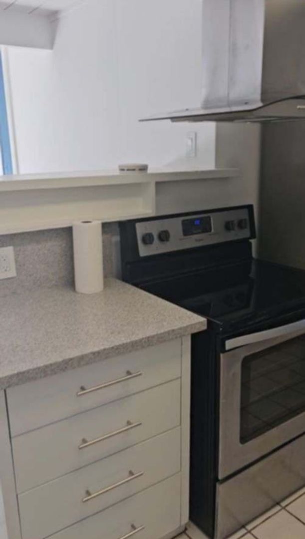 Foto del edificio - BEAUTIFUL "Blue Bungalow" 4 Bed/3 Bath Hom...