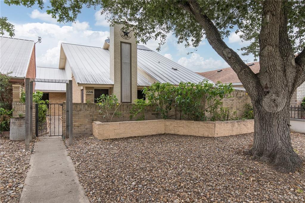 Foto principal - 1216 Bluebird Ave
