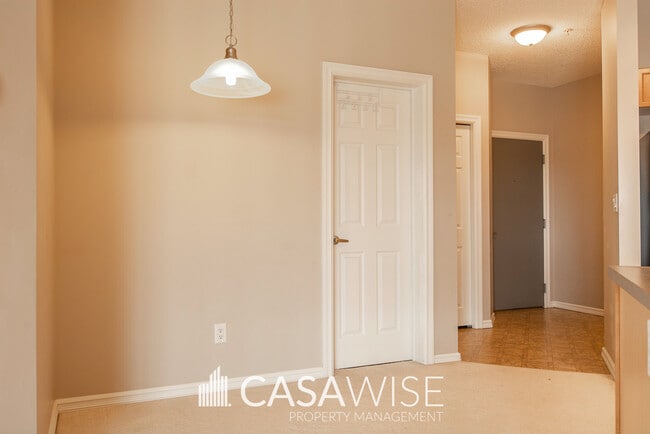 Building Photo - 226-226 Macewan Rd