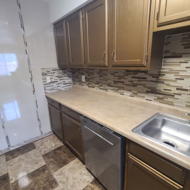 Building Photo - 12020 Maple Rock Ct