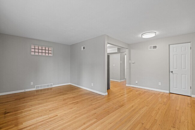 Foto del edificio - Charming 2 bedroom home near The Grove! In...
