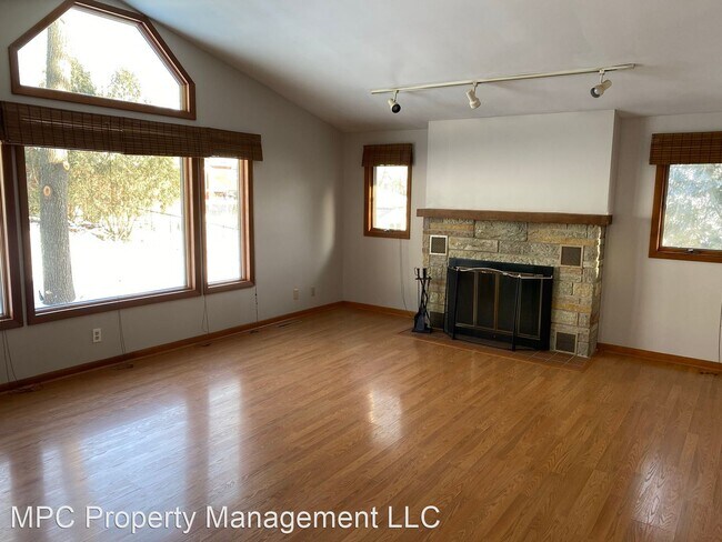 Building Photo - 3 br, 1.5 bath House - 548 Briody St