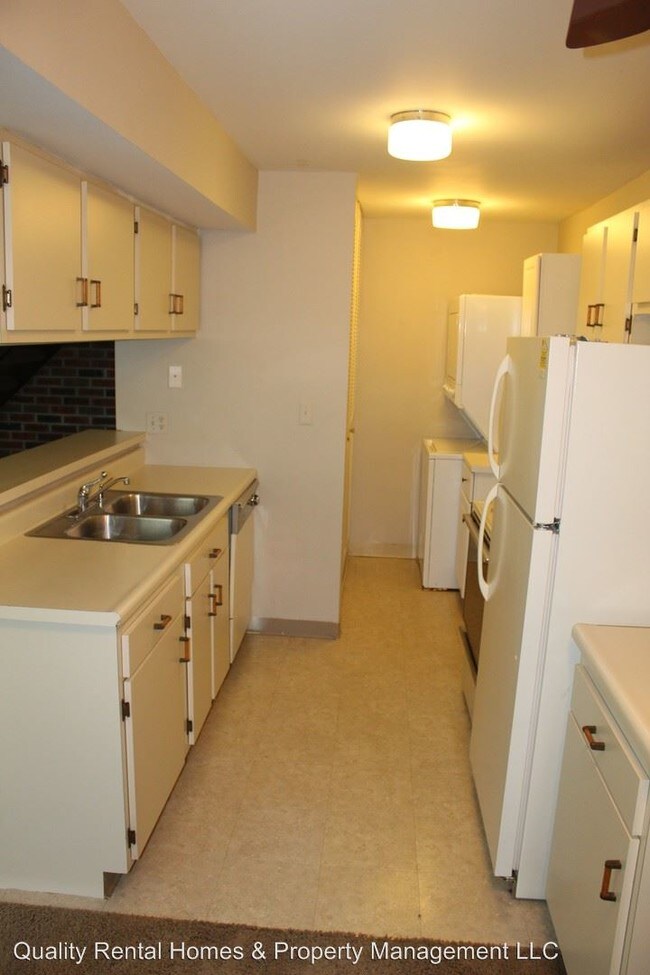 Building Photo - 2 br, 1 bath House - 7490 Hampton Dr.