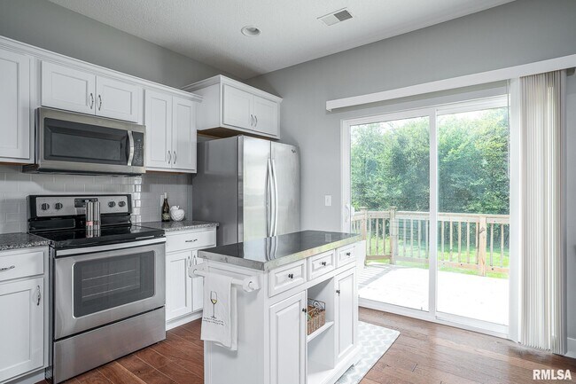 Building Photo - 710 Cox Ct