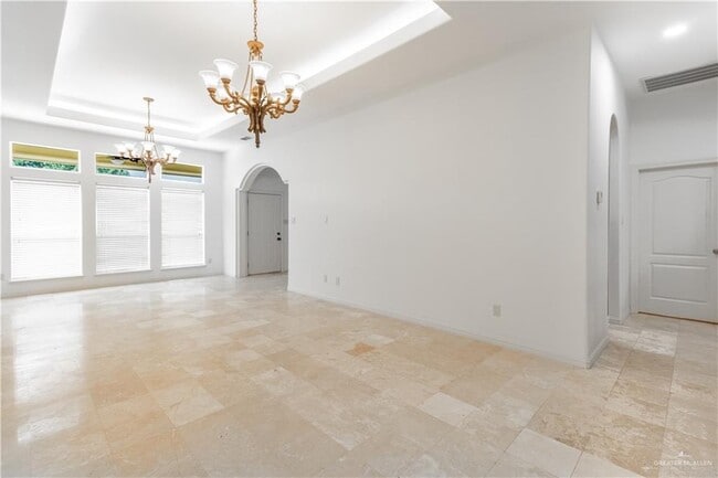 Building Photo - 22 San Roman St