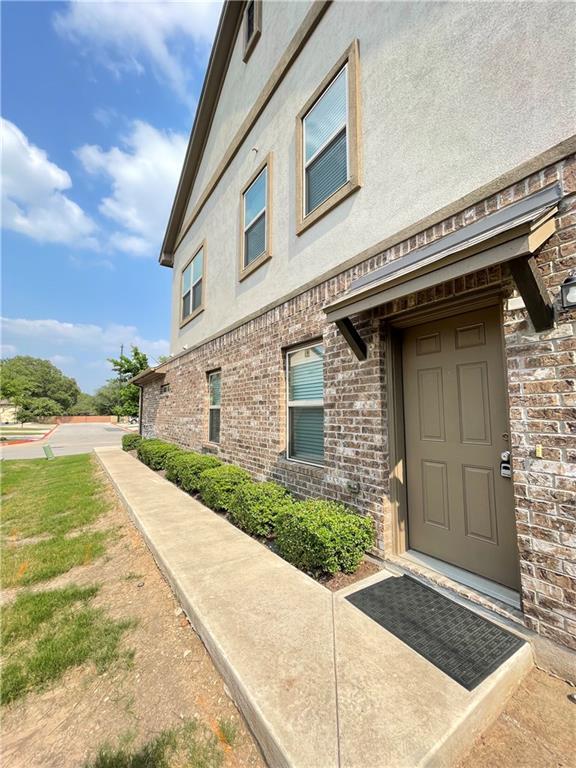 Building Photo - 2304 S Lakeline Blvd