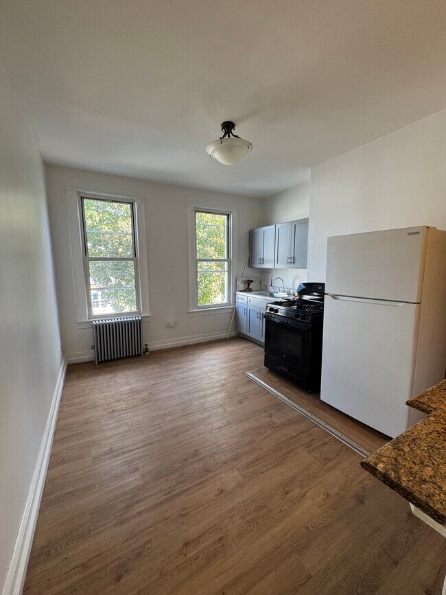 Foto del edificio - 7329 69th Pl