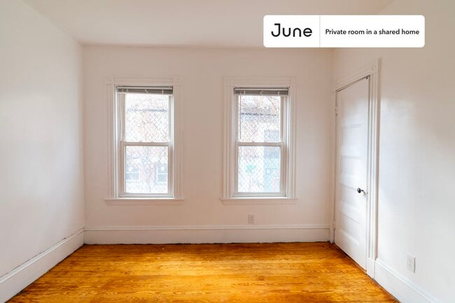 Building Photo - Room in Shared 4 bed/1 bath home in JFK/UMass