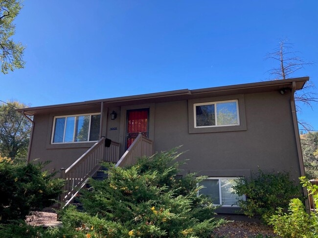 Photo - 1002 N Walnut St Apartment