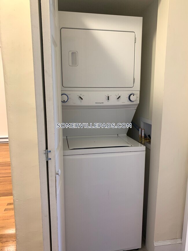 Foto del edificio - 379 Broadway