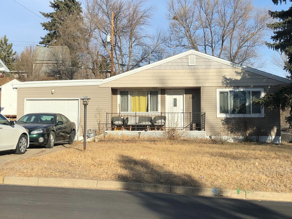 117 12th Ave NE, Minot, ND 58703 House Rental in Minot, ND