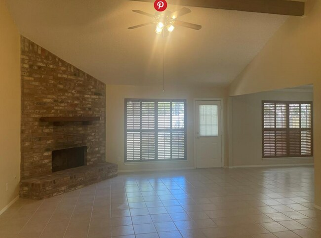 Building Photo - 148 W Woodstock Circle Dr