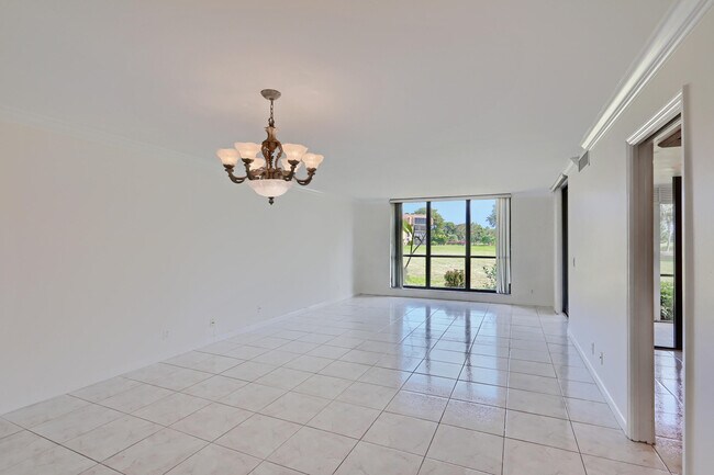 Foto del edificio - 5390 Woodland Lakes Dr