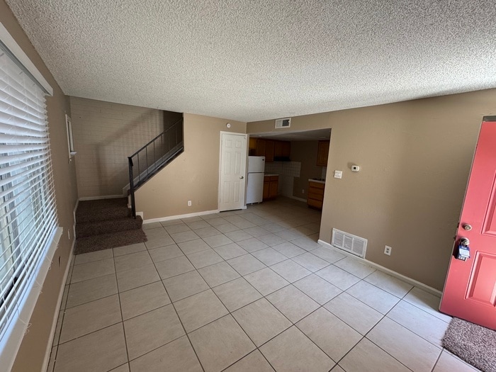 Building Photo - West Phoenix 2br Townhome