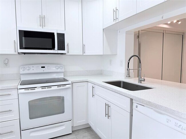 Foto del edificio - 117 Gardens Dr