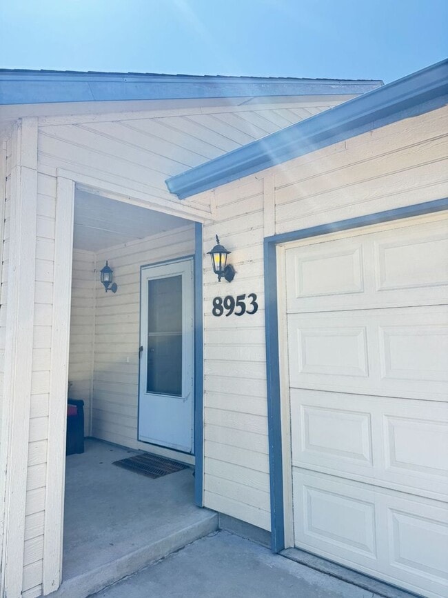 Building Photo - Charming 2 bedroom 2 bathroom Duplex | Ful...