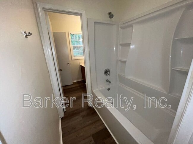 Foto del edificio - 7520 Stuart Dr