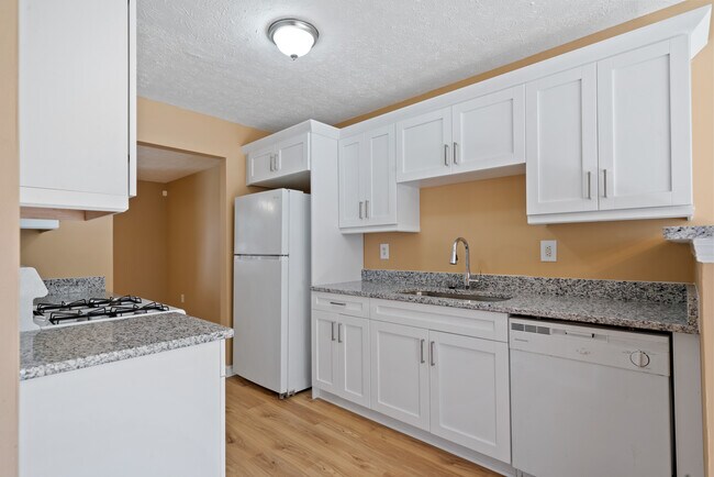 Foto del edificio - 7253 Crestside Dr