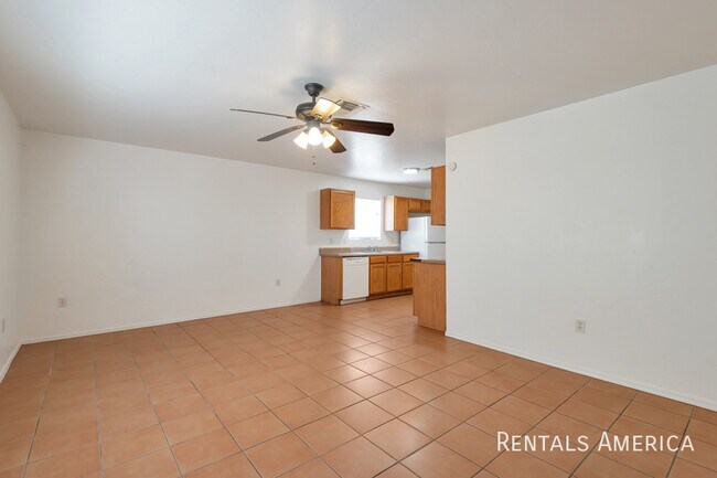 Building Photo - 1107 W Sonora St