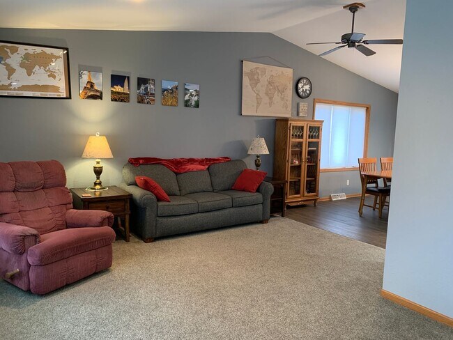 Foto del edificio - Executive 3 Bedroom Home