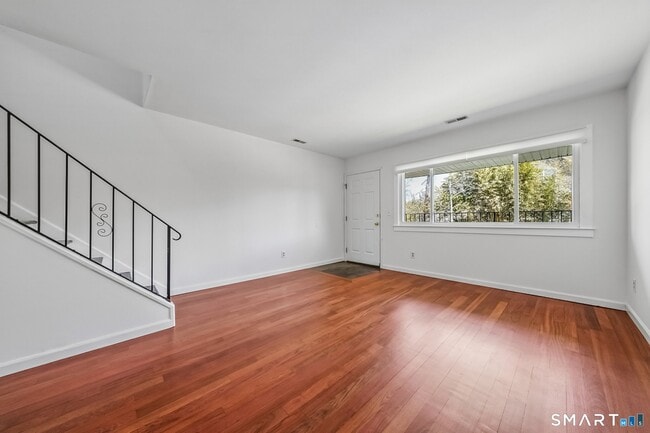 Foto del edificio - 14 Ferris Ave