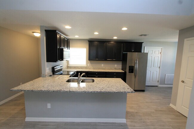 Foto del edificio - Available NOW! BEAUTIFUL 3/2 w/office HOME...
