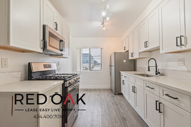 Foto del edificio - Bright and Welcoming Top Floor Two Bedroom...