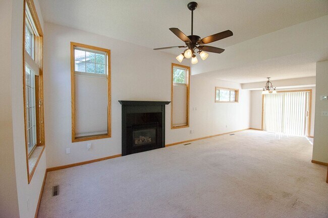 Foto del edificio - 1354 Arthur Ln NW