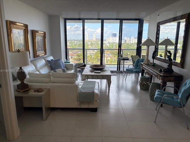 Foto del edificio - 3600 Yacht Club Dr