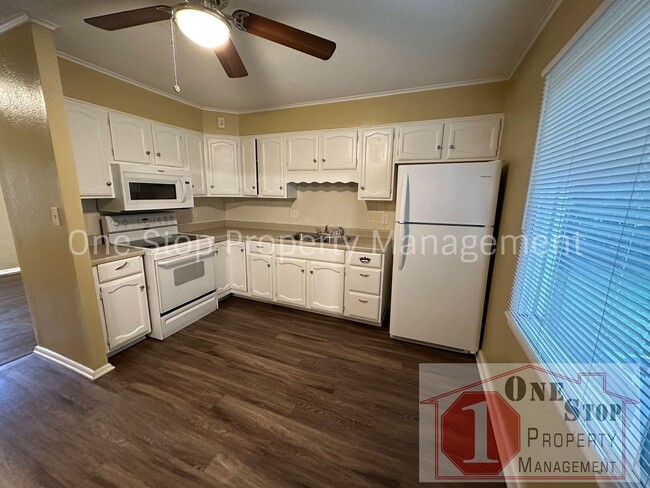 Building Photo - Adorable 3 Bedroom Home in Kansas City!!