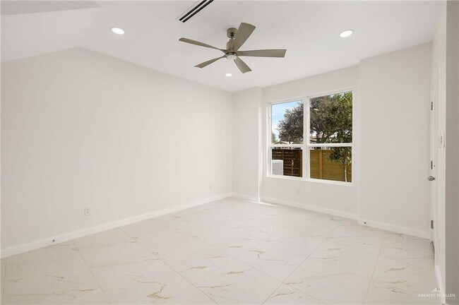 Foto del edificio - 916 S Bicentennial Blvd