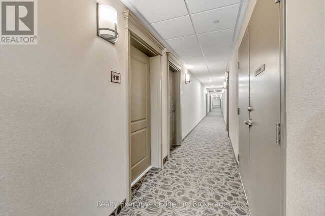 Building Photo - 125-125 Shoreview Pl
