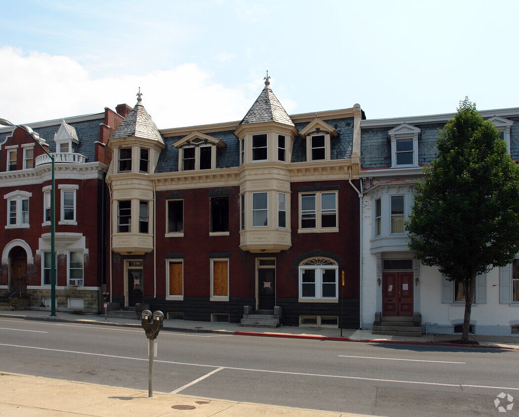 Primary Photo - 136 S Potomac St