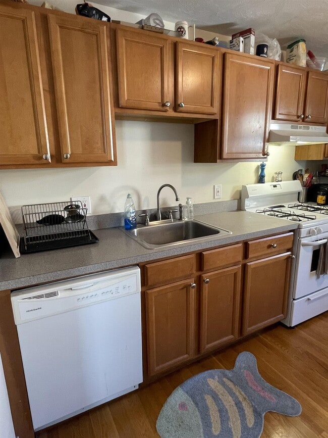 Building Photo - 401 Columbia St