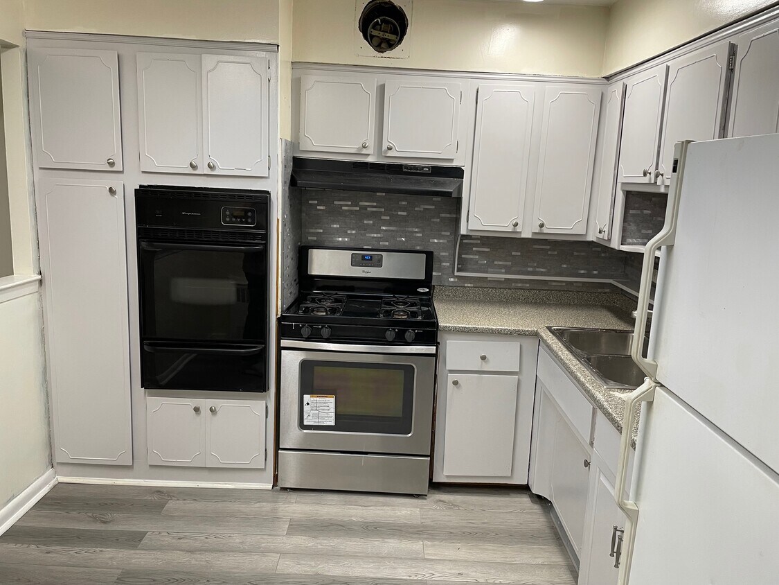 Primary Photo - 2009 E 55th St