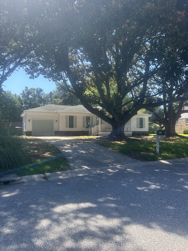 Building Photo - 1126 Shoreside Way