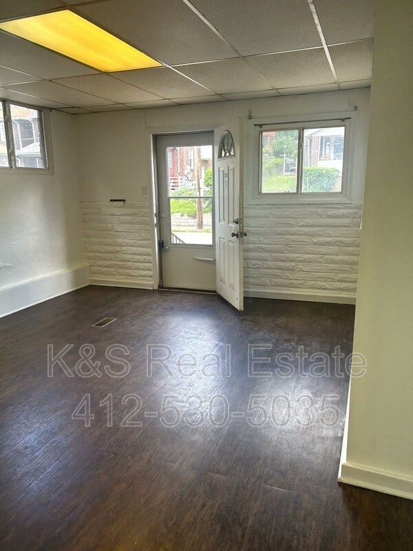 Foto del edificio - 2428 Woodstock Ave