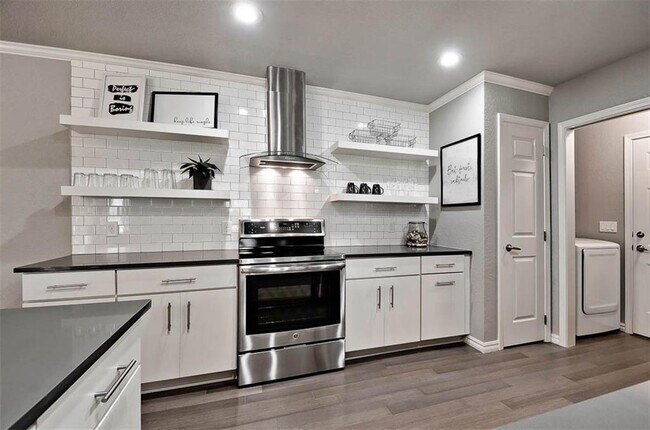 Building Photo - 7 S Prairie Dunes Dr