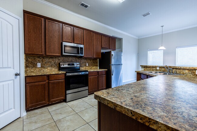 Building Photo - 1210 Woodside Ln