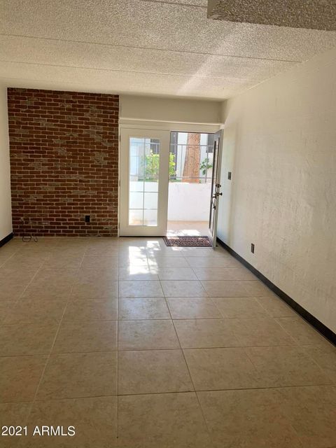 Living room - 3416 N 44th St