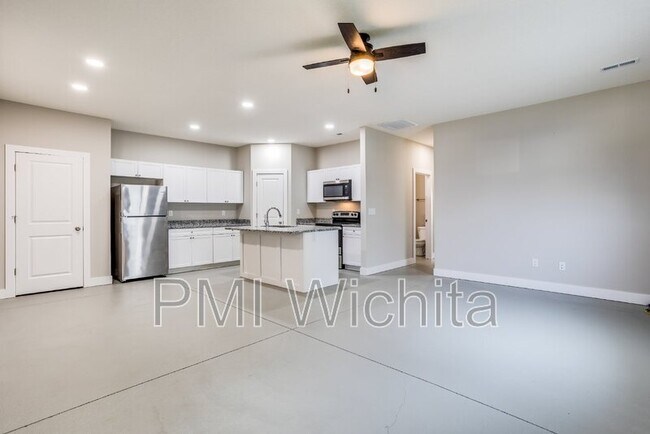 Building Photo - 5236 N Cypress Cir