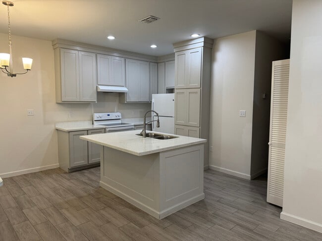 Foto del edificio - 2330 Summit Rd