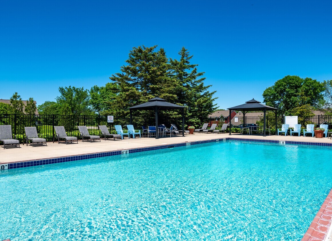 Mequon Trail Townhomes Apartments in Mequon, WI