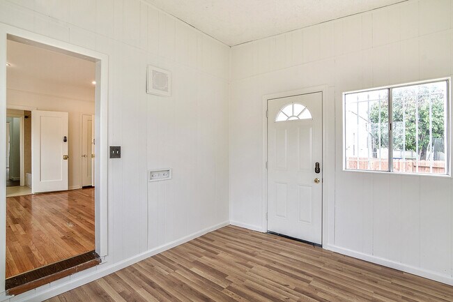 Foto del edificio - 535 N Formosa Ave