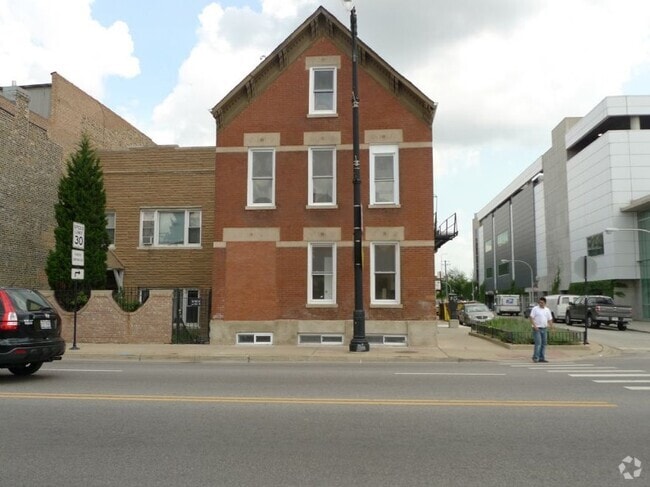 Building Photo - 1538 W North Ave