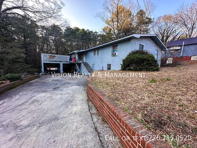 Building Photo - Newly Renovated 3BR 1 BA