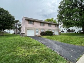 Building Photo - 9338 Bluejacket St