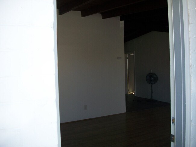 Foto del edificio - 3744 E 23rd St