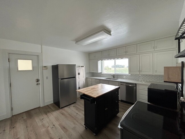 Building Photo - Single Family Home